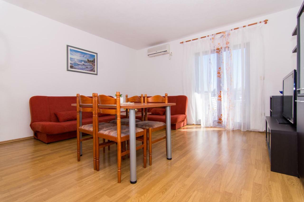 Apartments Jozic เซเกต วรันยีชา ภายนอก รูปภาพ