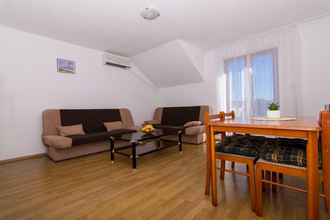 Apartments Jozic เซเกต วรันยีชา ภายนอก รูปภาพ