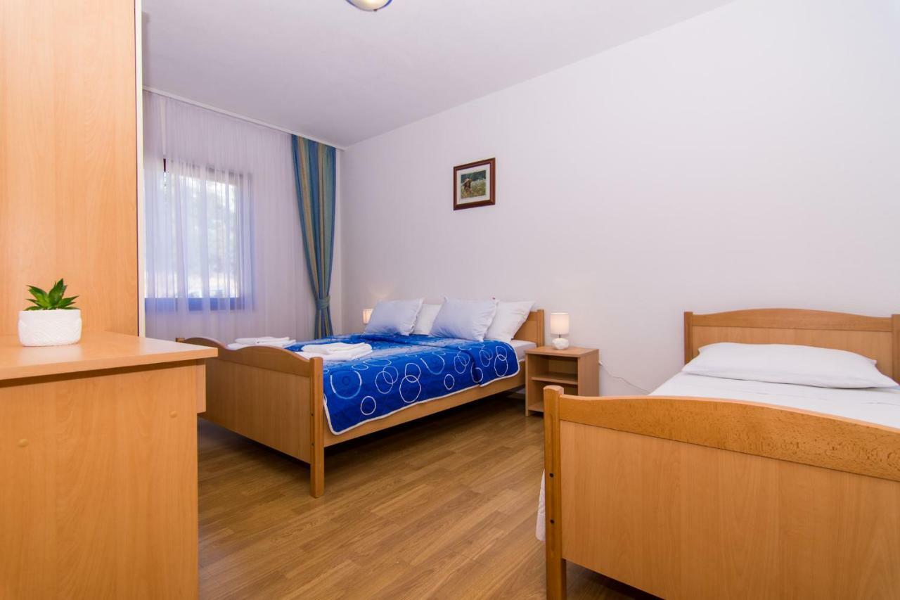 Apartments Jozic เซเกต วรันยีชา ภายนอก รูปภาพ